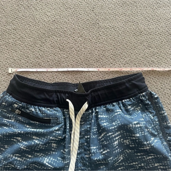 VUORI Men's Blue Patterned Shorts Small - Picture 4 of 5